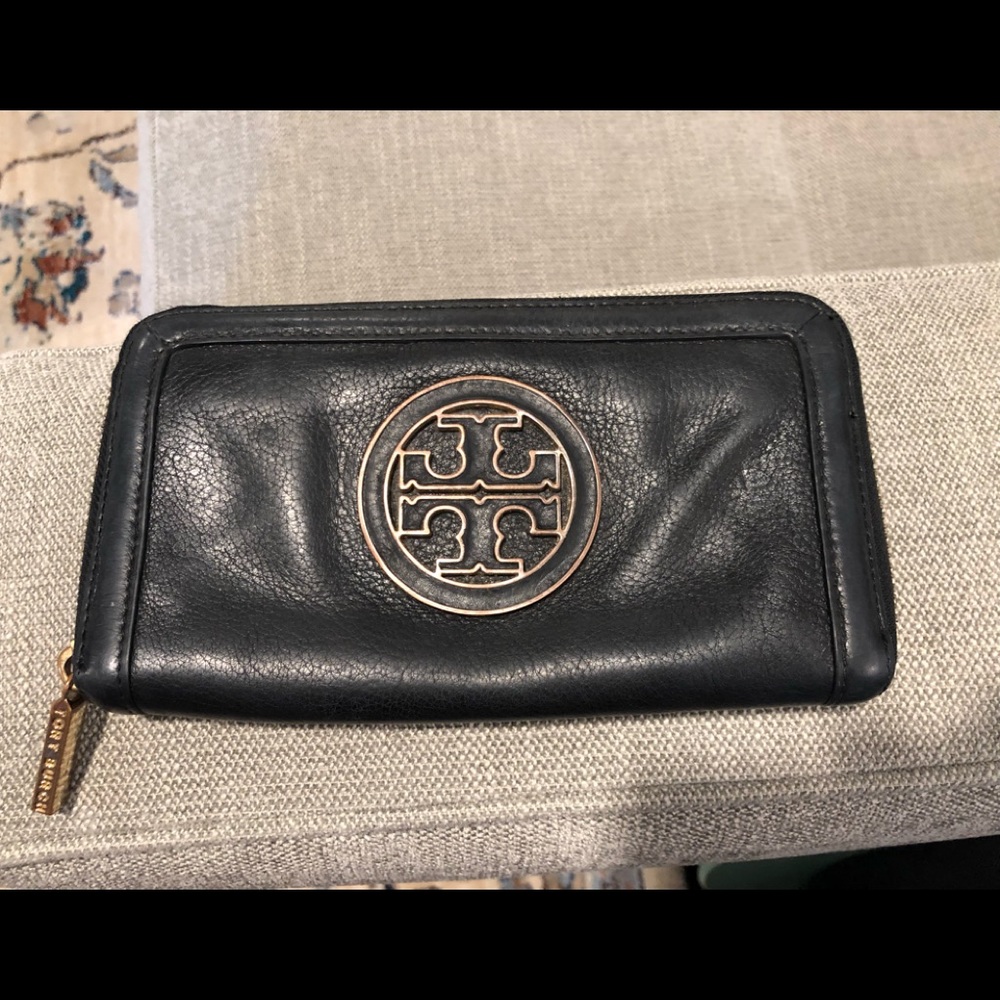 Tory Burch Amanda Zip Continental Wallet